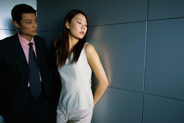 Cả nhà chồng hùa nhau bắt vợ chồng tôi gánh món nợ 800 triệu, tôi muốn phát điên vì sự nhu nhược của chồng