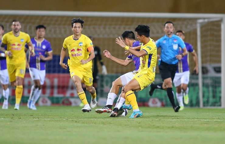 Đánh bại HAGL bằng 2 bàn thắng chớp nhoáng, Hà Nội vô địch lượt đi