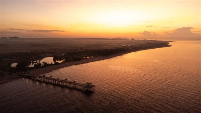 Bãi biển được CNNGo bình chọn đẹp nhất hành tinh: Có cầu ngắm biển đầu tiên tại Việt Nam và dài nhất Châu Á - Ảnh 4.