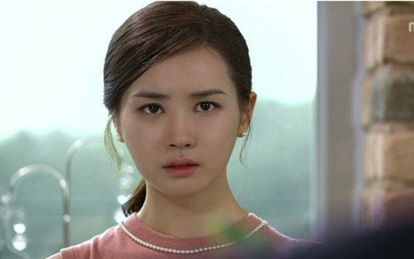 Cô gái trẻ đi khám thai hí hửng gọi video call cho chồng, nhưng nghe thấy giọng nói ấy tôi tái mặt nhận ra sự thật