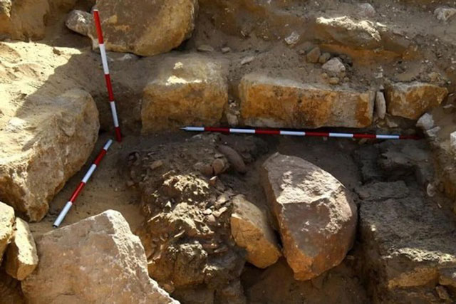 Phát hiện 'hai kho báu' trong đền thờ thần Mặt trời của người Ai Cập cổ đại