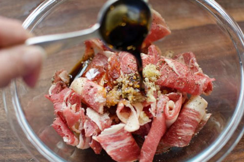 Đầu bếp khách sạn 5 sao chỉ cách ướp thịt bò mọng nước, mềm tan trong miệng