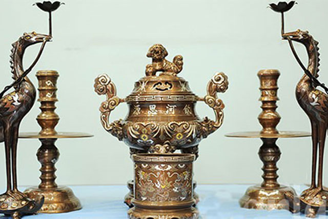 Cách làm sáng đồ thờ cúng trên bàn thờ nhanh chóng và hiệu quả, đảm bảo sạch bong như mới