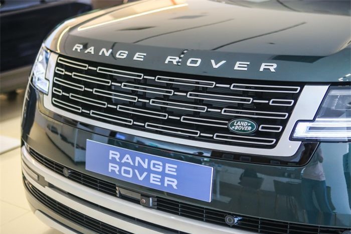  Range Rover 2022 được đặt ngang hàng với BMW X7 (6,889 tỷ đồng), Lexus LX 600 (8,1-9,2 tỷ đồng) hay Mercedes-Maybach GLS 600 (11,5 tỷ đồng). 