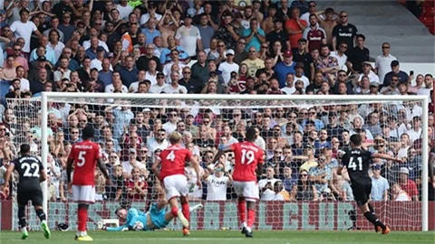  Henderson chơi như lên đồng, CĐV Man United lại đá đểu De Gea