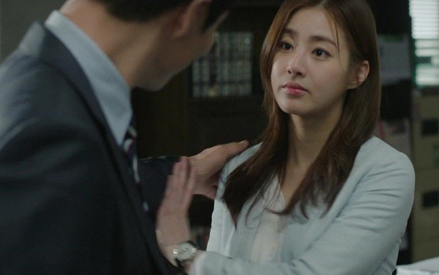 Đêm nào vợ cũng giật mình thon thót nhưng khi tôi ôm lấy cô ấy thì lại bị đẩy ra, biết lý do, tôi càng thương vợ và giận bản thân mình hơn