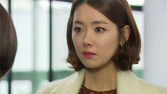 Chồng chỉ thẳng mặt tôi trong bữa cơm tối và mắng "sai lầm vì lấy đứa nghèo hèn"