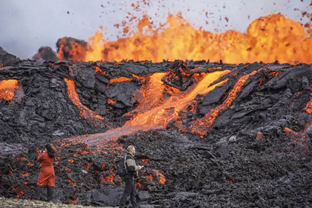 Núi lửa ở Iceland phun trào dữ dội
