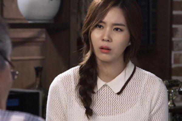 Mang tặng túi hàng hiệu vẫn bị chửi "vô học", tôi cay đắng khi biết sự thật phía sau