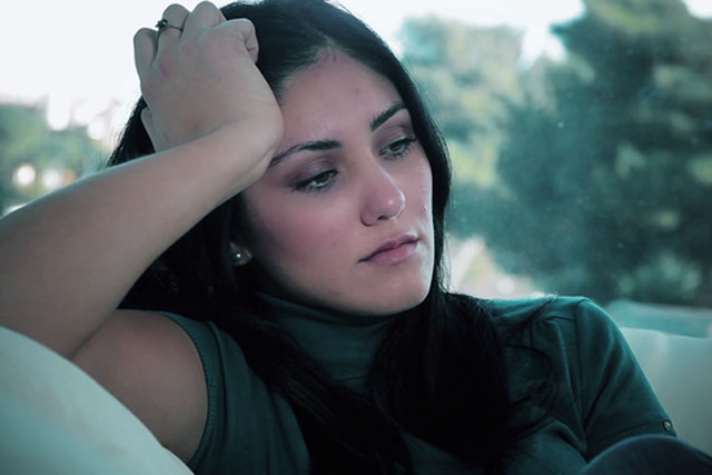 Không chỉ mình gia đình tôi mà 4 cặp vợ chồng khác cũng lao đao vì cô bạn học sexy đầy quyến rũ của chồng