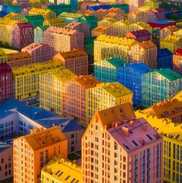 Thị trấn Lego siêu độc lạ sặc sỡ sắc màu, bước vào có cảm giác lạc vào thế giới đồ chơi khổng lồ  - Ảnh 13.