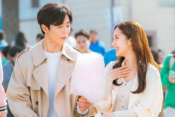 Nhào lên chủ động hôn bạn trai nào ngờ anh gào rú, đòi nhập viện gấp