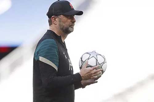 Klopp công kích cách mua sắm của Barca