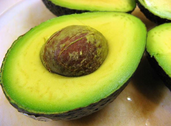 Lưu ý bắt buộc bạn phải biết khi ăn quả bơ