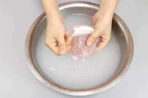 Đừng chần hay rửa thịt lợn bằng nước, làm cách này thịt sạch bong, loại sạch vi khuẩn