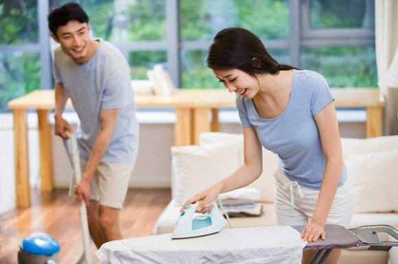 Góp tiền mua nhà chung cư với người yêu, ngày nhận nhà bỗng dưng có 2 vị khách lạ hùng hổ bước vào khiến cả họ nhà tôi choáng váng