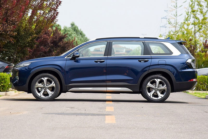 Hyundai Santa Fe 2023 ra mắt với thiết kế lạ lùng, 'một mình một kiểu'