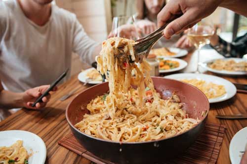 Thực phẩm gây ung thư: Chuyên gia giải mã 4 nhận định phổ biến đang bị hiểu nhầm