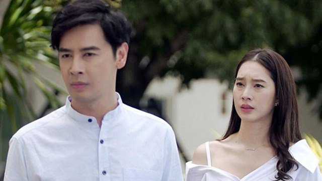 Bước ra khỏi tòa án, vợ dúi vào tay tôi mẩu giấy nguệch ngoạc khiến tôi rụng rời