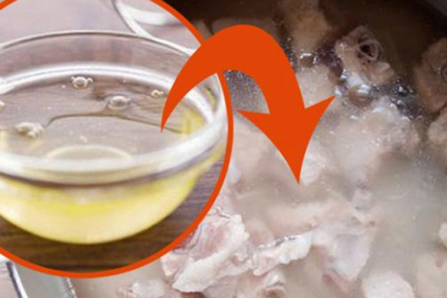 Hầm xương nước trong veo không phải cứ hầm lâu rồi vớt bọt là xong: Thêm bước này nước dùng ngon nuốt lưỡi