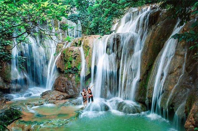 4 thác nước "đẹp như tranh vẽ" của Việt Nam xuất hiện trên tem bưu chính - Ảnh 2.