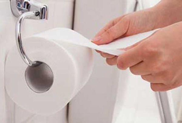 Đi vệ sinh bạn tuyệt đối không được mắc phải sai lầm này