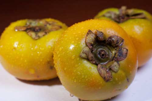 Người bán hàng chẳng bao giờ tiết lộ: 5 mẹo chọn hồng giòn không chát, không hóa chất