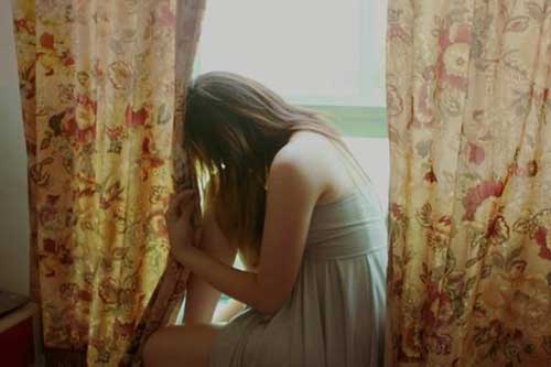 Chết lặng trước dòng tin nhắn chồng gửi cho người cũ ngay trong đêm tân hôn