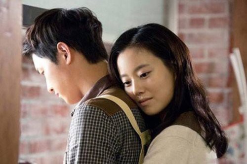 Ôm nỗi day dứt suốt 8 năm, tôi khuỵu ngã khi bám theo đứa trẻ giống hết vợ cũ