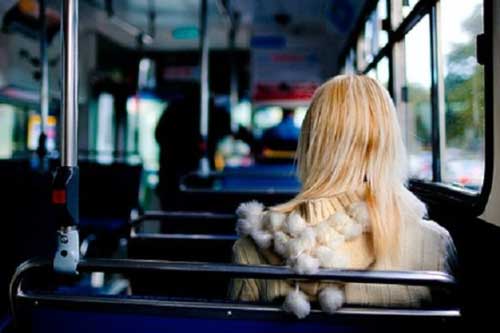 Bị mắng trên xe buýt, tổng giám đốc trả đũa cô gái xấu xí và cái kết ngã ngửa