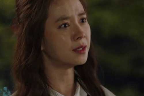 Mẹ vác gậy đánh đuổi bạn gái ngay trong ngày đầu ra mắt chỉ vì cô ấy là người cũ của anh trai