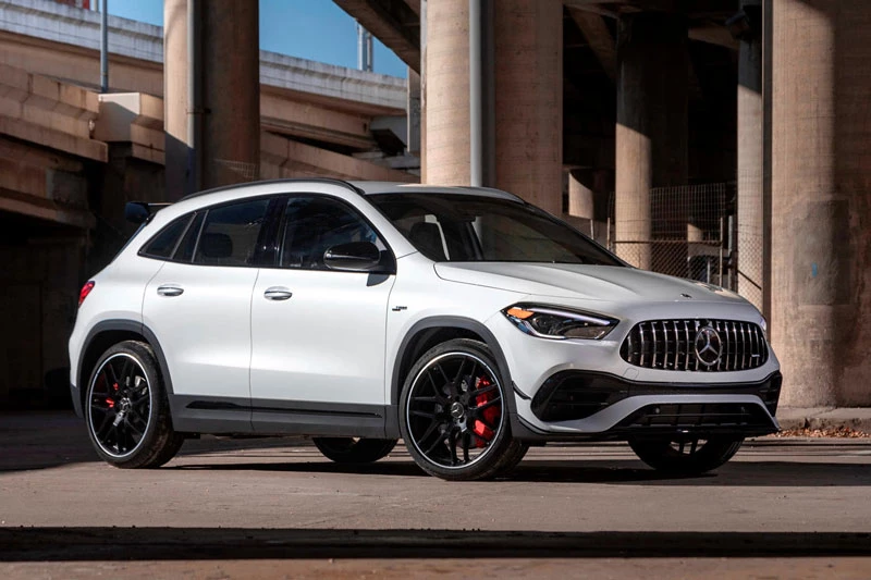 9. Mercedes-AMG GLA 45 (giá khởi điểm: 55.400 USD).