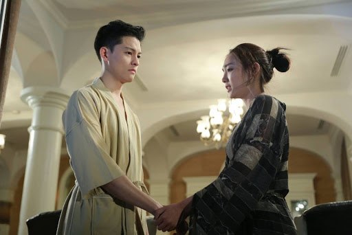 Hoãn công tác được ôm vợ ngủ nướng, nghe tiếng đập cửa tôi sốc phát hiện bí mật động trời