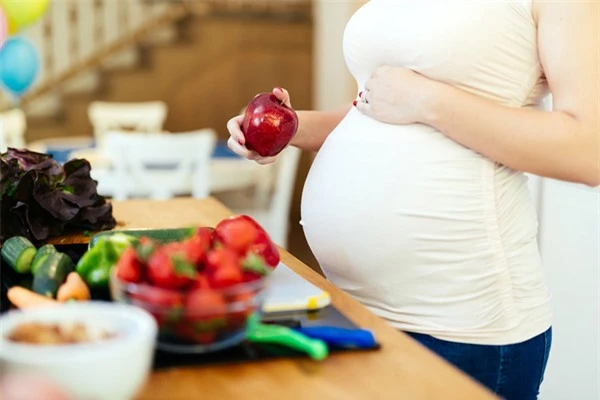 3 tháng cuối thai kỳ mẹ bầu cần điều chỉnh chế độ dinh dưỡng