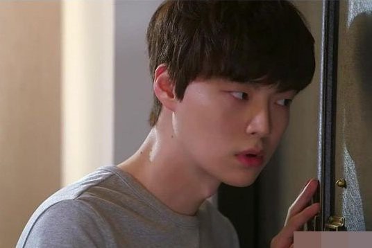 Đến nhà vợ để làm lành lúc nửa đêm, tôi đứng tim trước cảnh tượng phía sau cánh cửa