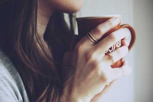 Xinh xắn, học cao, gia đình cơ bản cuối cùng tôi nhắm mắt lấy anh thợ xây làm chồng