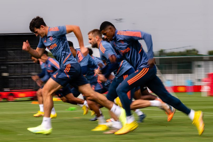 Thấy gì từ buổi tập mới nhất của Man United: Sẽ có hàng tiền vệ mới?