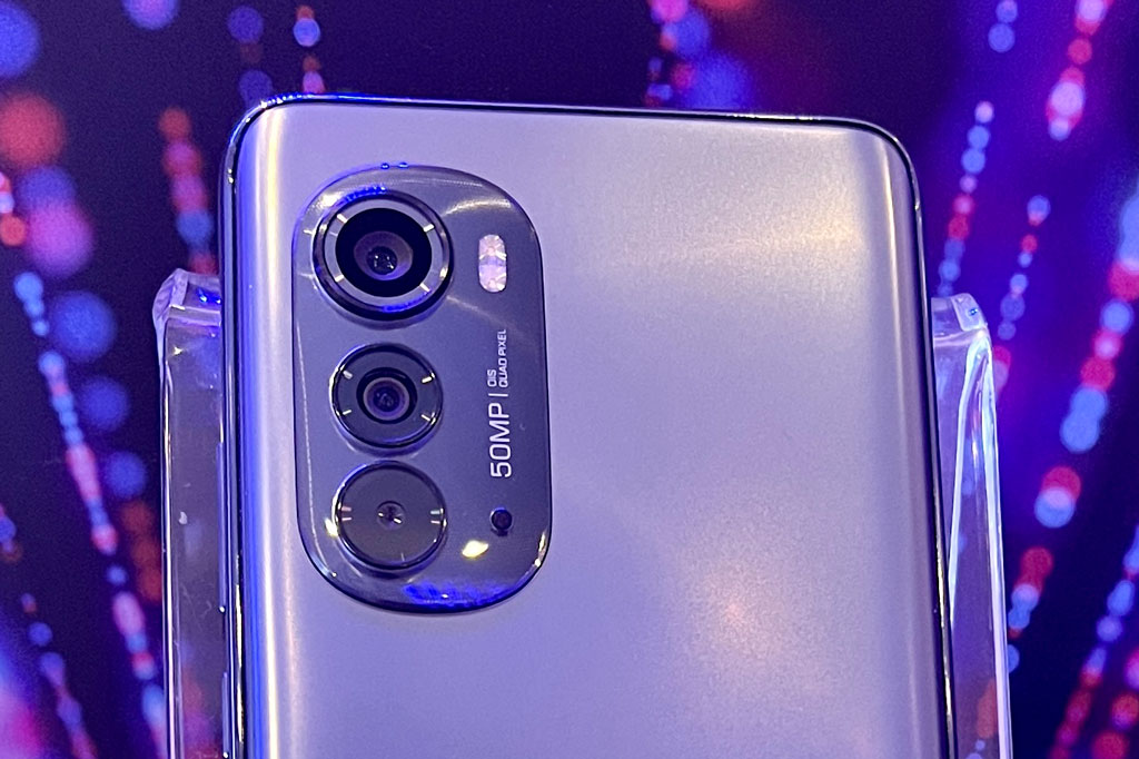 Smartphone chống nước, chip Dimensity 1050 đầu tiên trên thế giới, giá gần 12 triệu