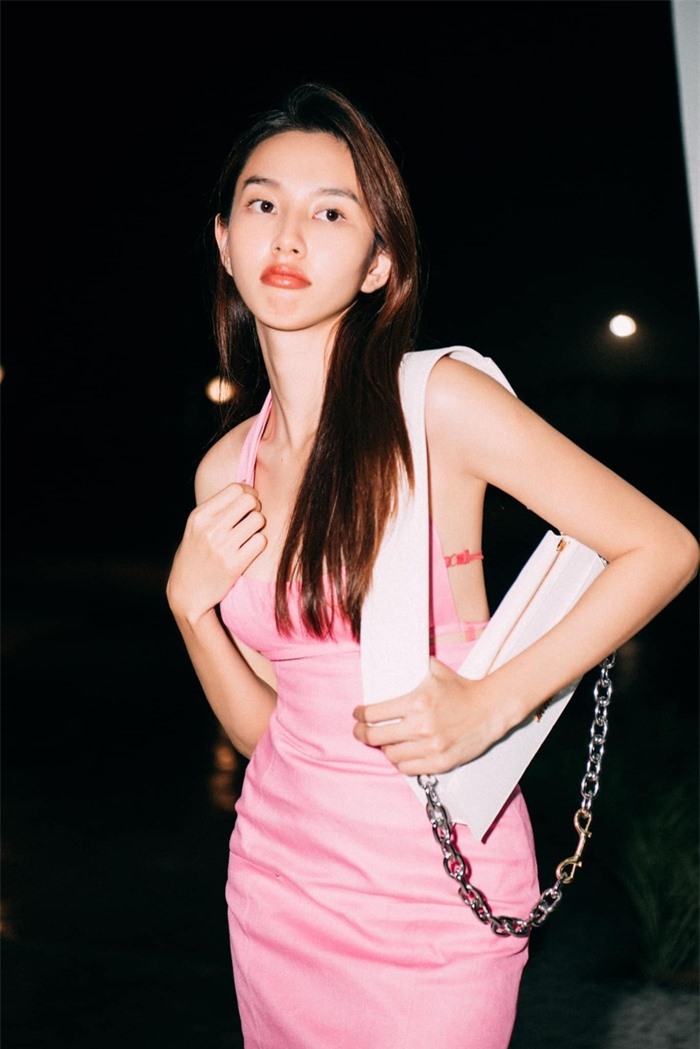 Bị chê kém sắc do sụt cân, Hoa hậu Thùy Tiên tự tin khoe vóc dáng nóng bỏng với bikini