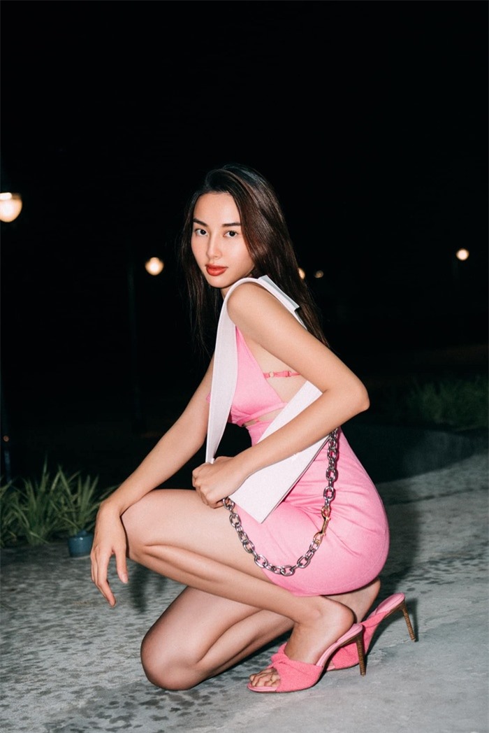 Bị chê kém sắc do sụt cân, Hoa hậu Thùy Tiên tự tin khoe vóc dáng nóng bỏng với bikini