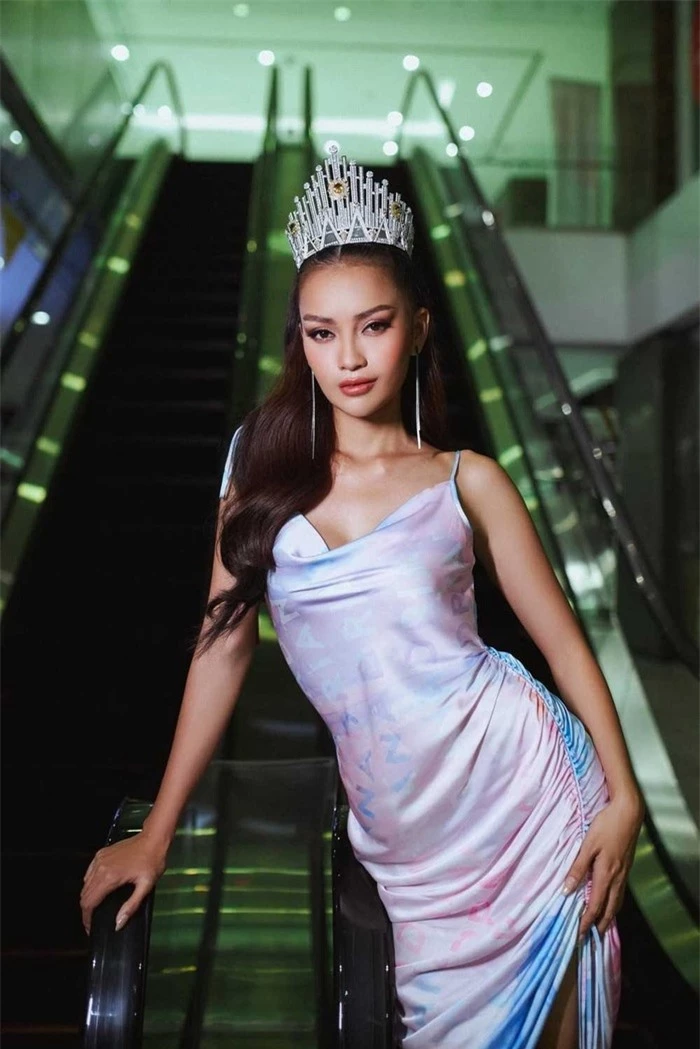 
Cuộc sống trái ngược của Top 2 Miss Supranational Vietnam 2018: người liên tục toả sáng, người ở ẩn sinh con