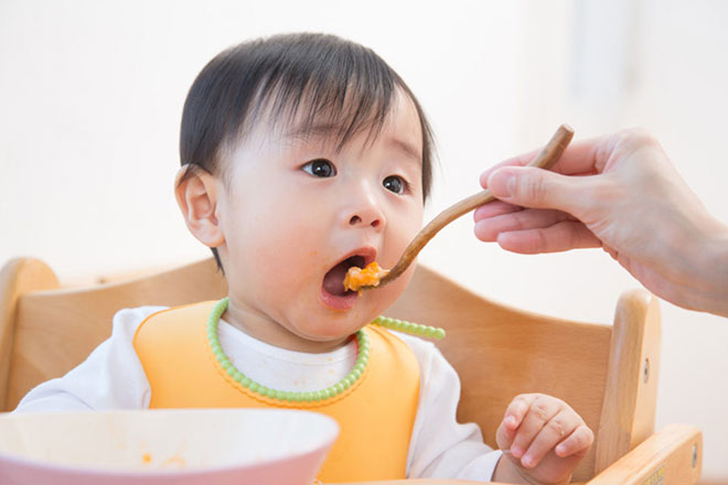 3 cách giúp bé ăn dặm dễ dàng