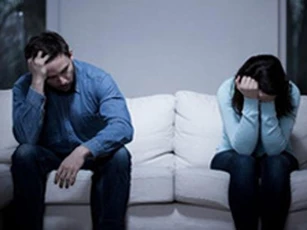 Lấy nhau 5 tháng vợ vẫn không chịu gần gũi, đến khi tôi gặng hỏi cô ấy mới thú nhận điều bí mật
