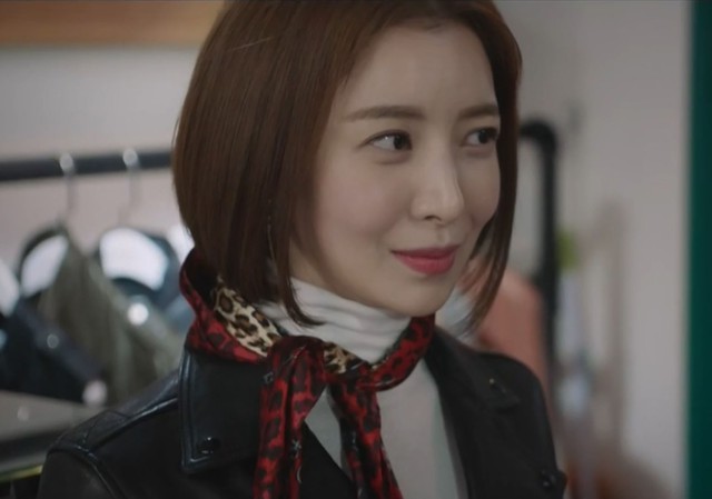 Vào phòng ngủ thấy chồng ôm ấp gái lạ, nhưng biết danh tính tôi lại bật cười trong sự ngỡ ngàng của cả 2