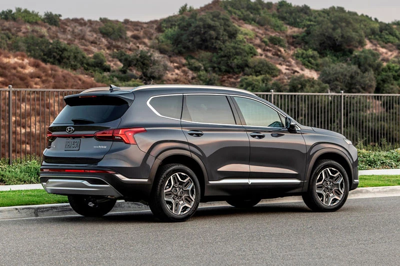 9. Hyundai Santa Fe (điểm tin cậy theo đánh giá của JD Power: 80/100).