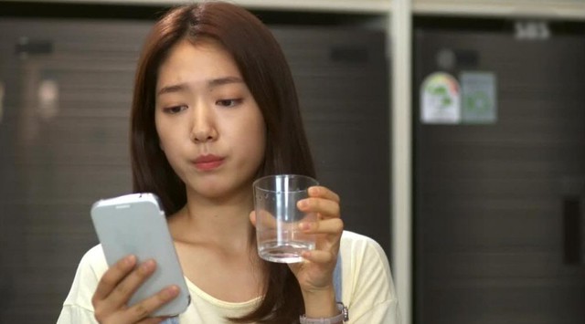 Tình cờ đọc được tin nhắn phơi bày sự thật về chồng, tôi quyết ly hôn dù mới lấy nhau 6 tháng