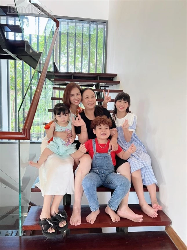 Bà xã Trung Ruồi tiết lộ hậu trường con gái chưa đầy 3 tuổi đóng phim Thương ngày nắng về
