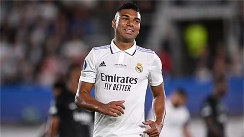 Rio Ferdinand: 'Casemiro cần thiết cho MU, nhưng giá quá đắt'