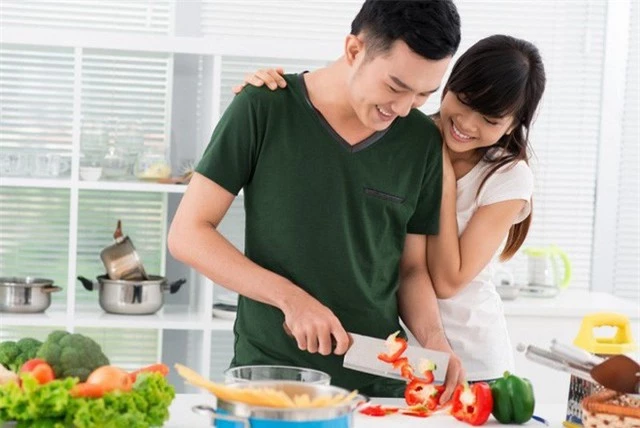 Nghe tin chị tôi bị tai nạn giao thông, anh rể khóc nức nở đưa ra cuốn sổ đỏ khiến cả gia đình tôi choáng váng vì sốc - Ảnh 1.