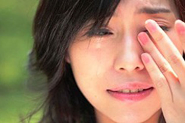 Chồng không cho tôi làm móng, uốn mi